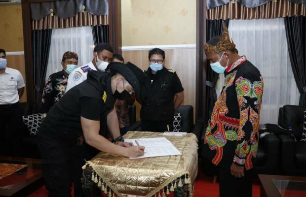 Foto: Penandatanganan kontrak kerjasama penerbangan