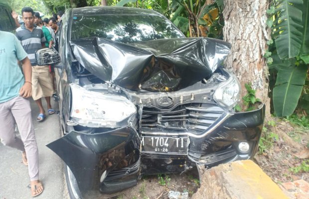 Foto: Kondisi Kendaraan Yang Ringsek Dilokasi Kejadian