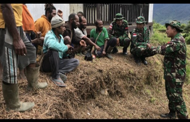 Foto: Anggota Pos Okbibab berikan penyuluhan tentang budidaya ikan