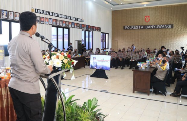 Foto: Kapolda Jatim saat jumpa pers