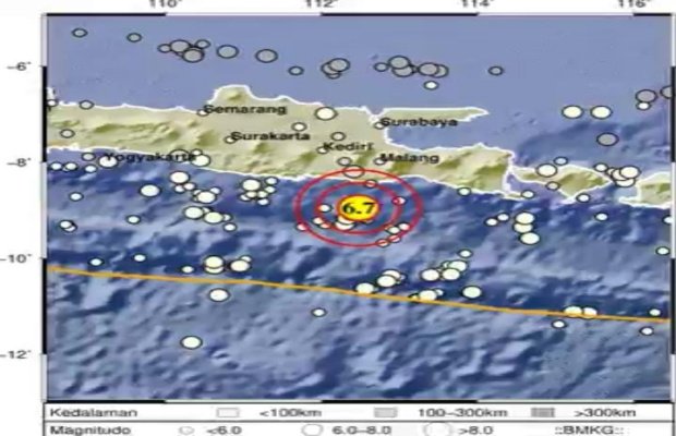 Kuning bertuliskan 6,7, pusat gempa bumi. Sumber akun Twitter BMKG