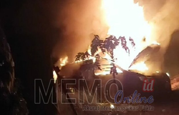 Foto : Mobil operasional PWI Sampang terbakar