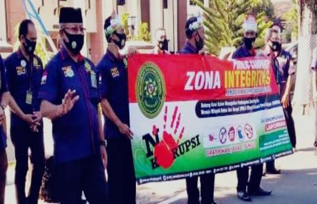 Foto : Suasana Kampanye Publik Zona Integritas Wilayah Bebas Korupsi dan Wilayah Birokrasi Bersih dan Melayani di depan kantor PN Lumajang