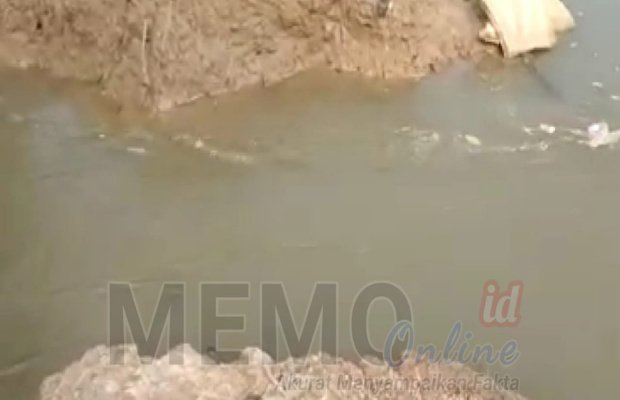 Foto : Tanggul di Desa Pangarengan Sampang jebol