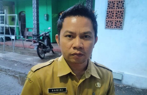  Foto : Hariri salah satu perangkat desa di Jember