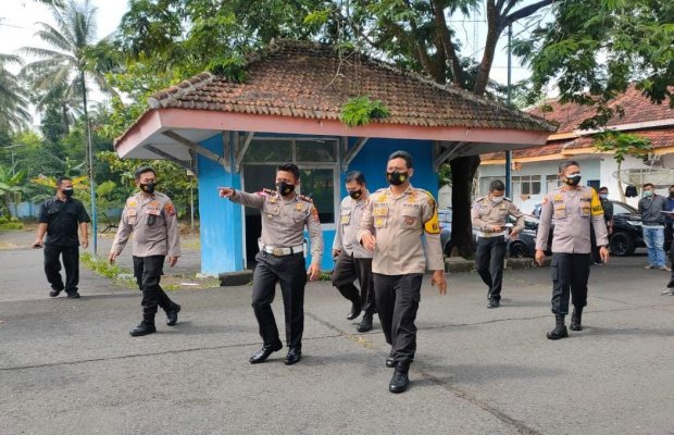 Foto : Kapolres Lumajang pimpin survei kesiapan pos penyekatan di jembatan timbang Kecamatan Klakah Kabupaten Lumajang