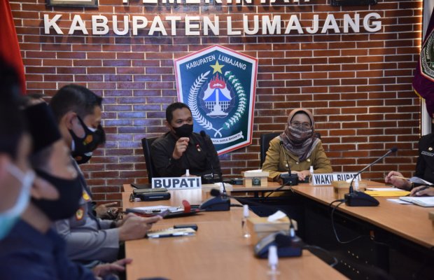 Foto : Bupati Lumajang pimpin konferensi pers