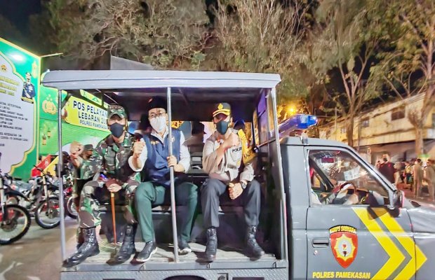  Foto : Bupati Pamekasan, Kapolres dan Dandim 0826 Saat Patroli Bersama Malam Takbiran