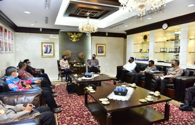 Foto: Kapolri Jenderal Polisi Listyo Sigit Prabowo saat menerima kunjungan Presiden Direktur PT Freeport Indonesia Tony Wenas