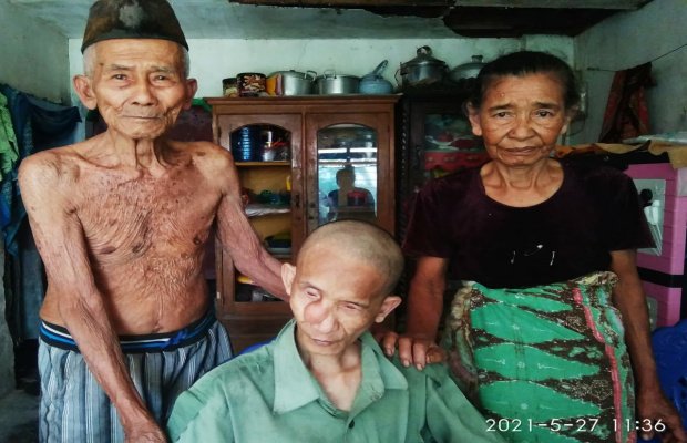 Foto : Salah satu penerima manfaat bantuan BLT-DD Desa Tamansari, Jember