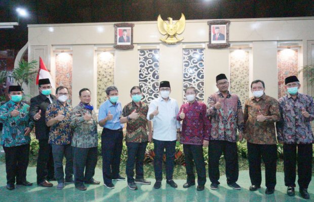 Foto : Bupati Pamekasan Usai Mengadakan Pertemuannya