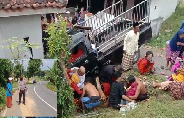 Foto : Mobil Pick Up Di Lokasi Kejadian, Terlihat Warga Bantu Evakusi Korban