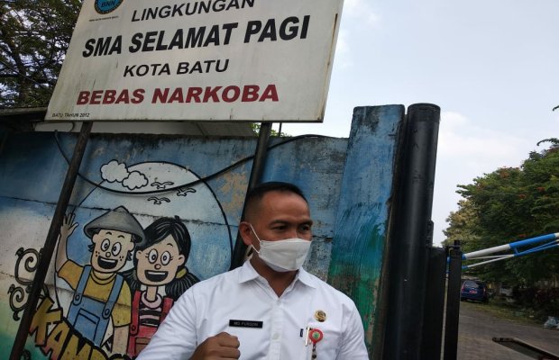 Foto: Kepala DP3AP2KB Pemkot Batu saat diwawancarai awak media.