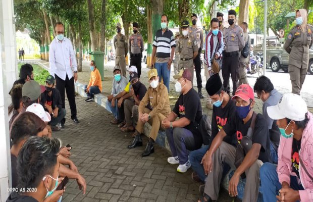 Foto: Pertemuan sopir angkutan pasir dengan Bupati Lumajang