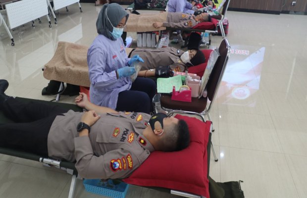 Foto: kegiatan donor darah di aula sarja arya racana