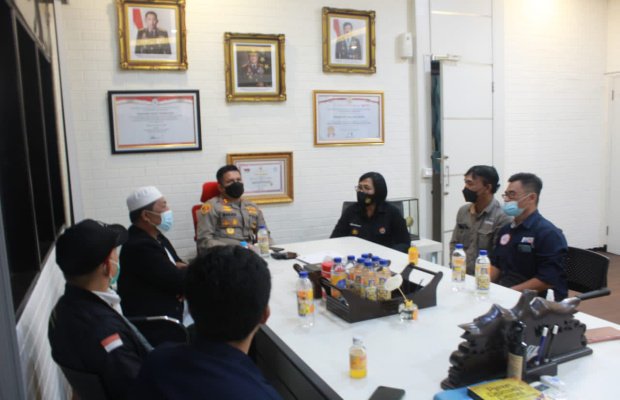 Foto: Kapolresta Malang Kota didampingi Kasubag Humas Polresta saat menyambut kedatangan MOI.