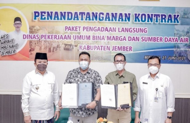 Foto : Bupati Jember Hendy Siswanto Penandatangan dengan pihak PU dan Sumber Daya Air Jember