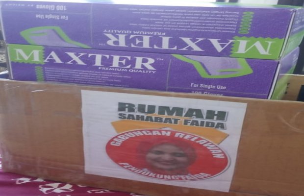 Foto : Puskesmas di Jember, terima bantuan Globes dari  relawan rumah sahabat faida.