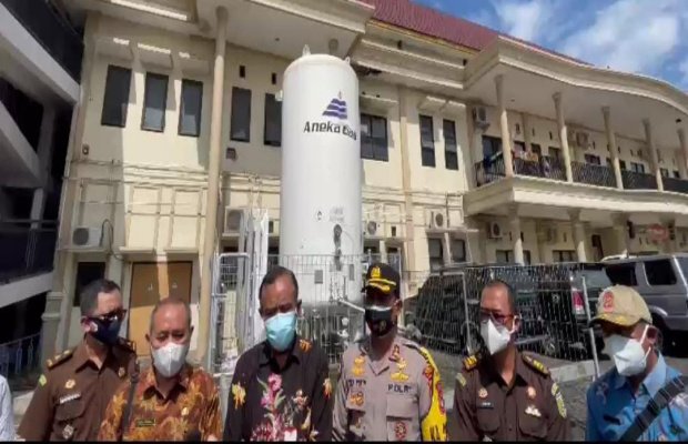Foto : Tunjang sarana dan prasarana penanganan Covid - 19
