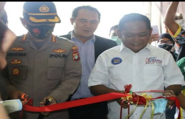 Foto: Kenangan Bupati Eka saat peresmian kantor SMSI Bekasi Raya