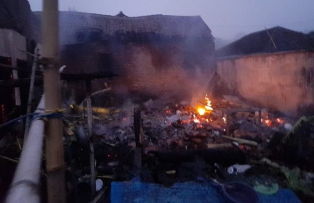 Foto: Kondisi rumah Sulung Warga Kecamatan Umbusari, usai di lalap api.