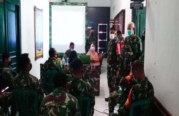  Foto : Kegiatan berlangsung di ruang rapat Makodim 0821