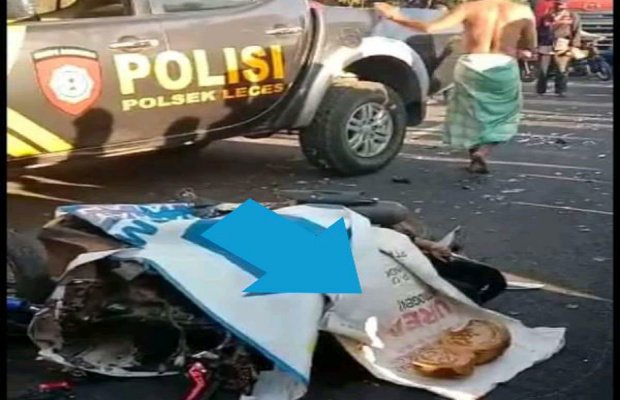 Foto :  Korban Saat Dievakuasi Petugas