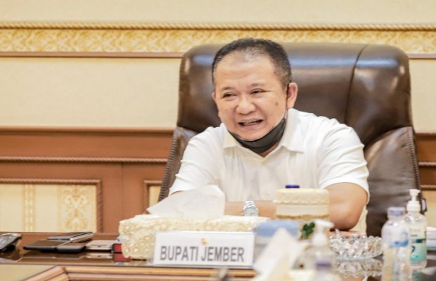 Foto:  Bupati Jember Ir. H. Hendy Siswanto menggelar rapat koordinasi dengan para Kepala OPD terkait 