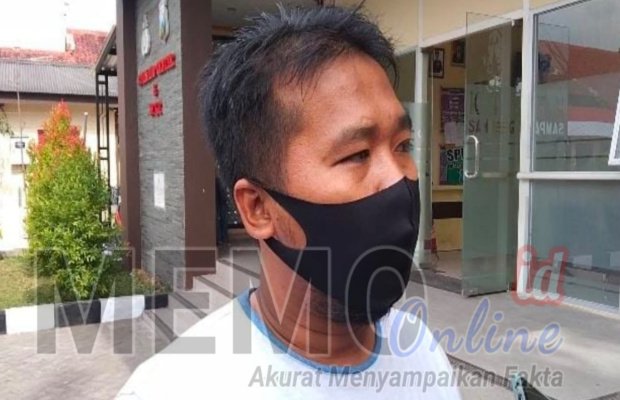Foto : H Mino saat dikonfirmasi awak media di Polres Sampang