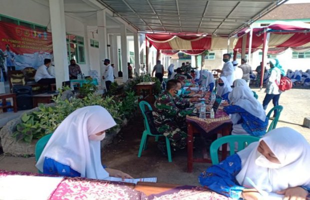 Foto : Vaksinasi di Lingkungan Pondok Pesantren