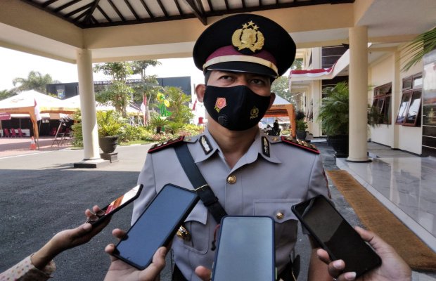 Foto: Kasat Reskrim Polres Batu yang baru, Iptu Yussi Purwanto, SH, MH, saat diwawancarai awak media usai Sertijab.