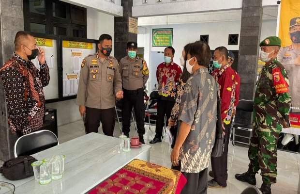 Foto : Kapolres Lumajang memberikan arahan