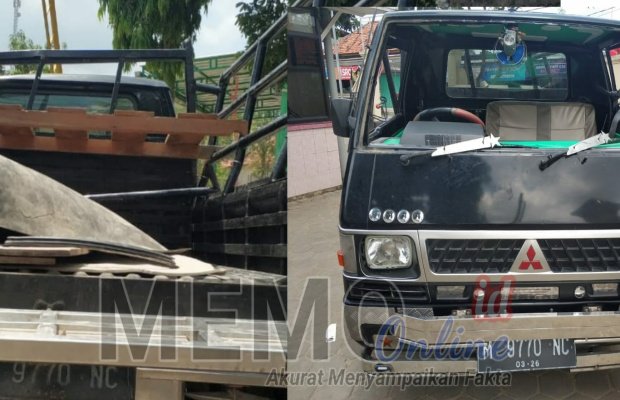 Foto : Mobil Pickup yang terguling
