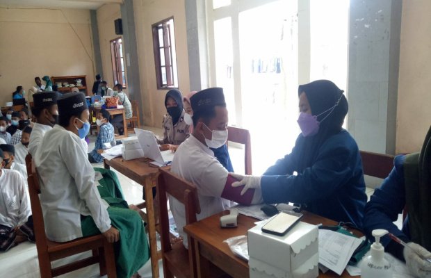 Foto : Vaksinasi Pelajar