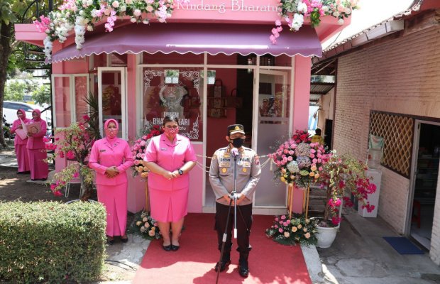 Foto:Kapolres Batu AKBP Catur Cahyono Wibowo, SIK, MH saat memberikan sambutan dalam acara peresmian Toko UMKM "RINDANG BHARATU".