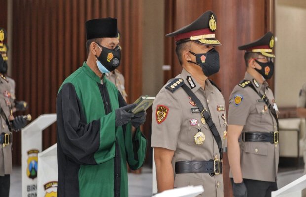 Foto : Suasana prosesi Sertijab PJU dan Kapolres Jajaran Polda Jatim, di Gedung Mahameru Mapolda Jatim.