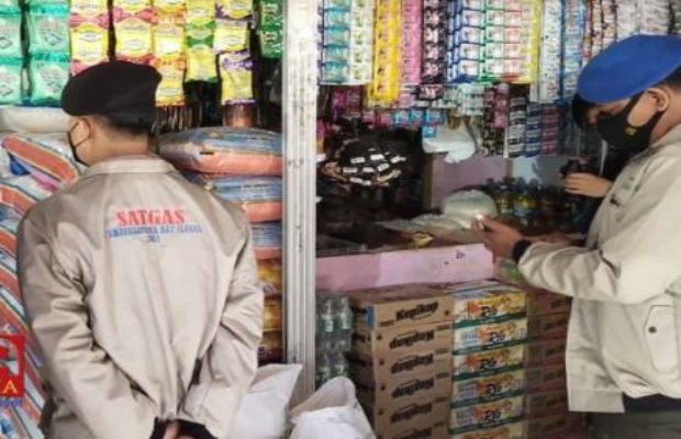 Foto: Tim Satgas BKC Pamekasan Saat Operasi  Rokok Ilegal