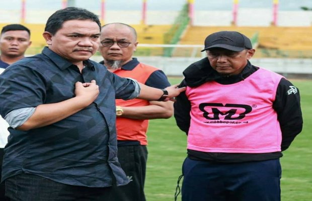 Foto: Rahmad bersama CEO Madura United Achsanul Qosasi.