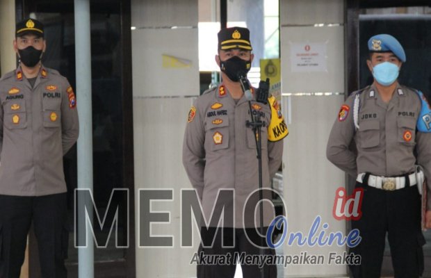  Foto : Kapolres Sampang AKBP Abdul Hafidz saat pimpin apel di Mapolres Sampang