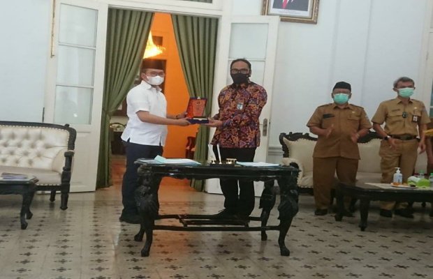 Foto : MoU pemkab Bangkalan dengan PT Garam