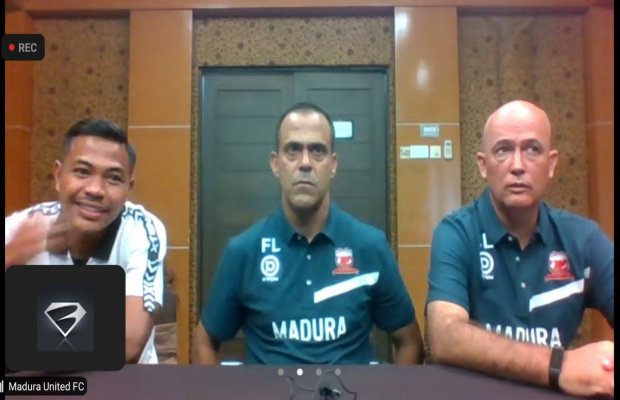 Foto: Fabio dalam sesi Pre Match Press Conference