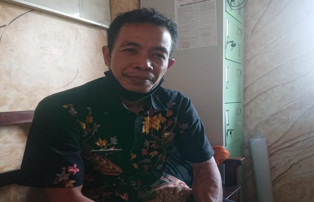 Foto : Jaelani saat diwawancarai awak media.