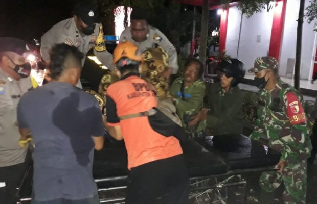 Foto: Hujan Deras Angin Kencang 2 Jam Di Jember, akibatkan 1 Orang tertimpa Pohon Tewas Ditempat