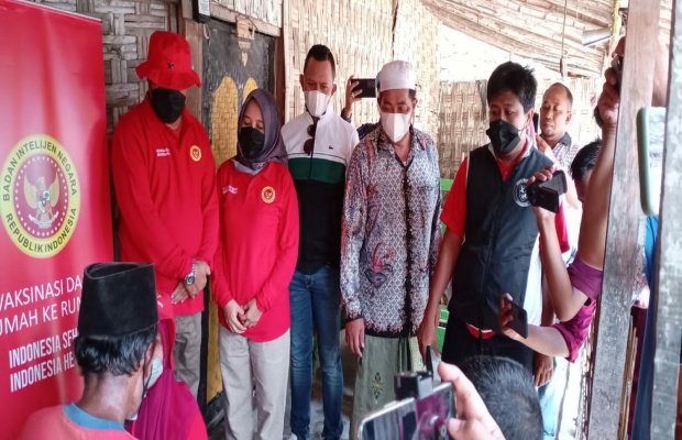 Foto: Kabinda Jatim Pantau Vaksinasi Door to Door di Desa Akkor Palengaan