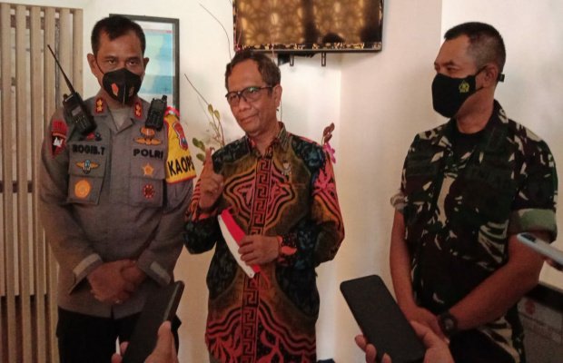 Foto: Menkopolhukam RI, Mahfud MD Bersama Kapolres dan Dandim 0826 Pamekasan