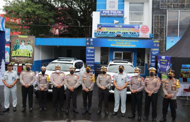 Foto: Sesi foto bersama usai melaksanakan peninjaun di Pos Pelayanan Alun - Alun Batu
