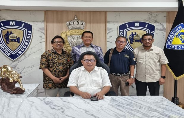 Foto: Jajaran Pengurus SMSI bersama Bambang Soesatyo