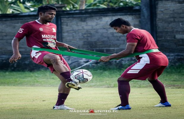 Foto: Latihan persiapan Laskar Sape Kerrab