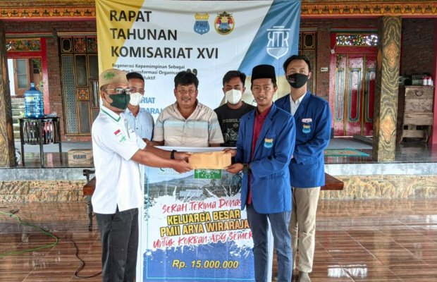 Foto : penyerahan donasi