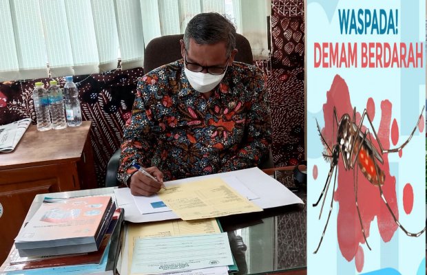 Foto : Kabid P2P Dinkes Pamekasan, Hidayat di Ruang Kerjanya
